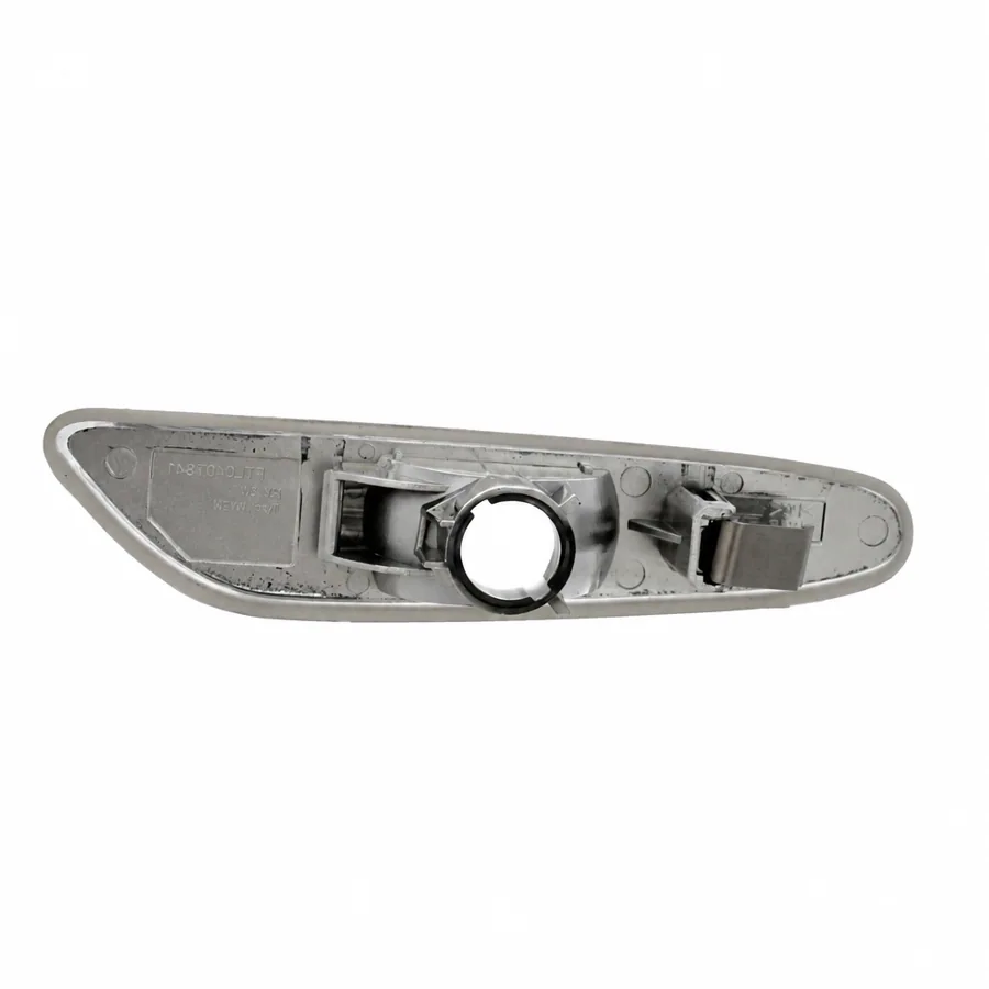 BMW 1 Series Left Side Repeater (2004–2014) — photograph 2
