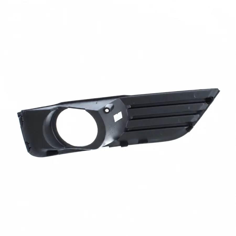 Ford Focus Left Front Fog Light Surround (2004–2008) — photograph 2