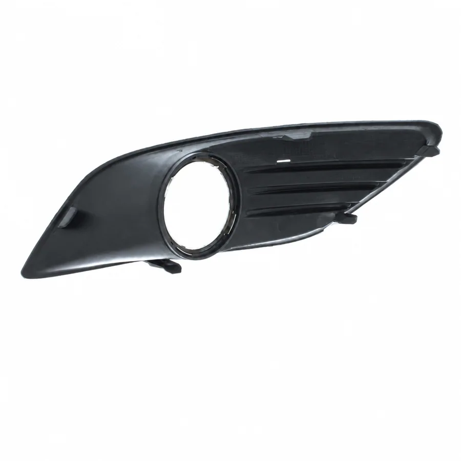Ford Focus Left Front Fog Light Surround (2005–2012) — photograph 2
