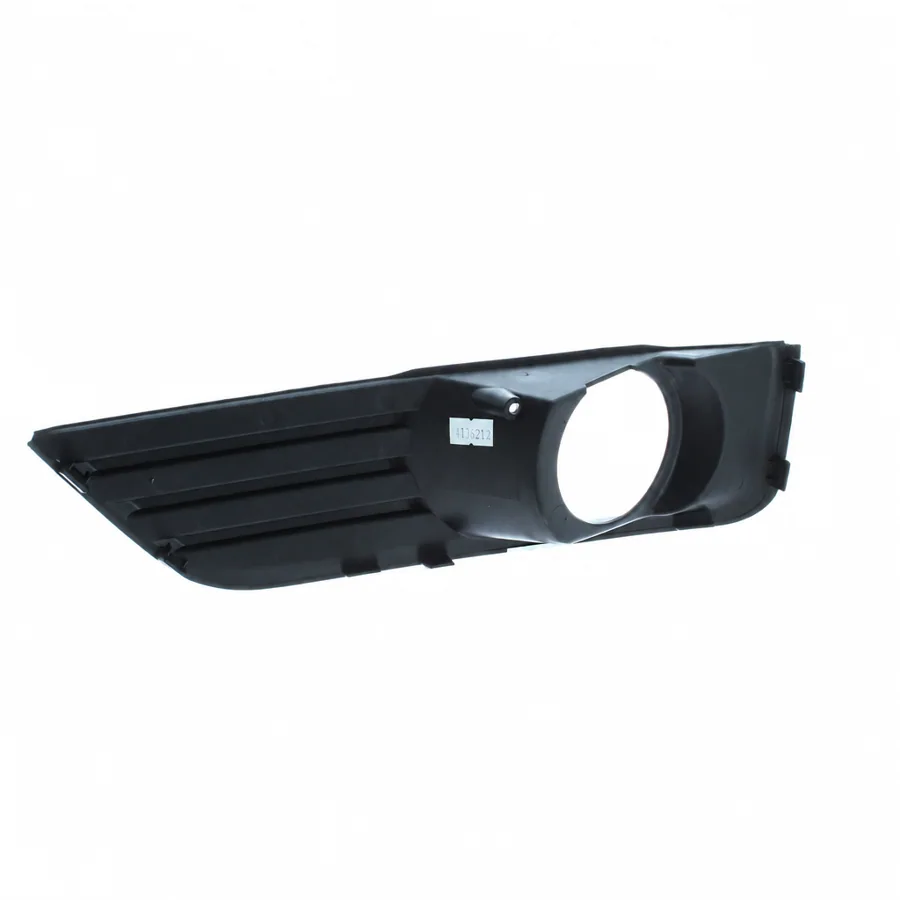 Ford Focus Right Front Fog Light Surround (2004–2008) — photograph 2
