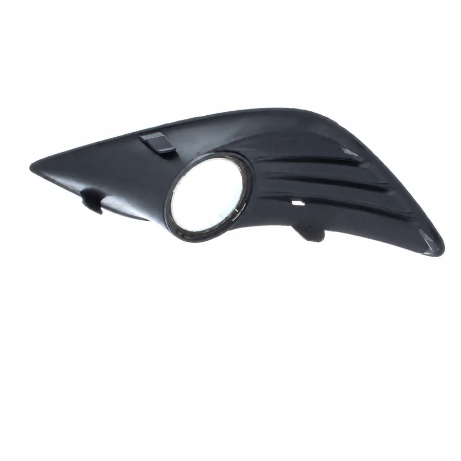 Ford Focus Right Front Fog Light Surround (2005–2012) — photograph 2