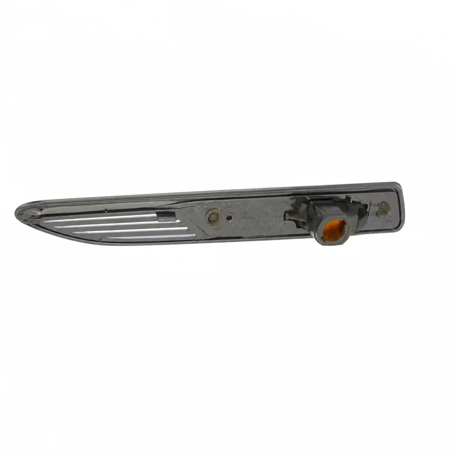 Ford Mondeo Right Side Repeater (2007–2015) — photograph 2