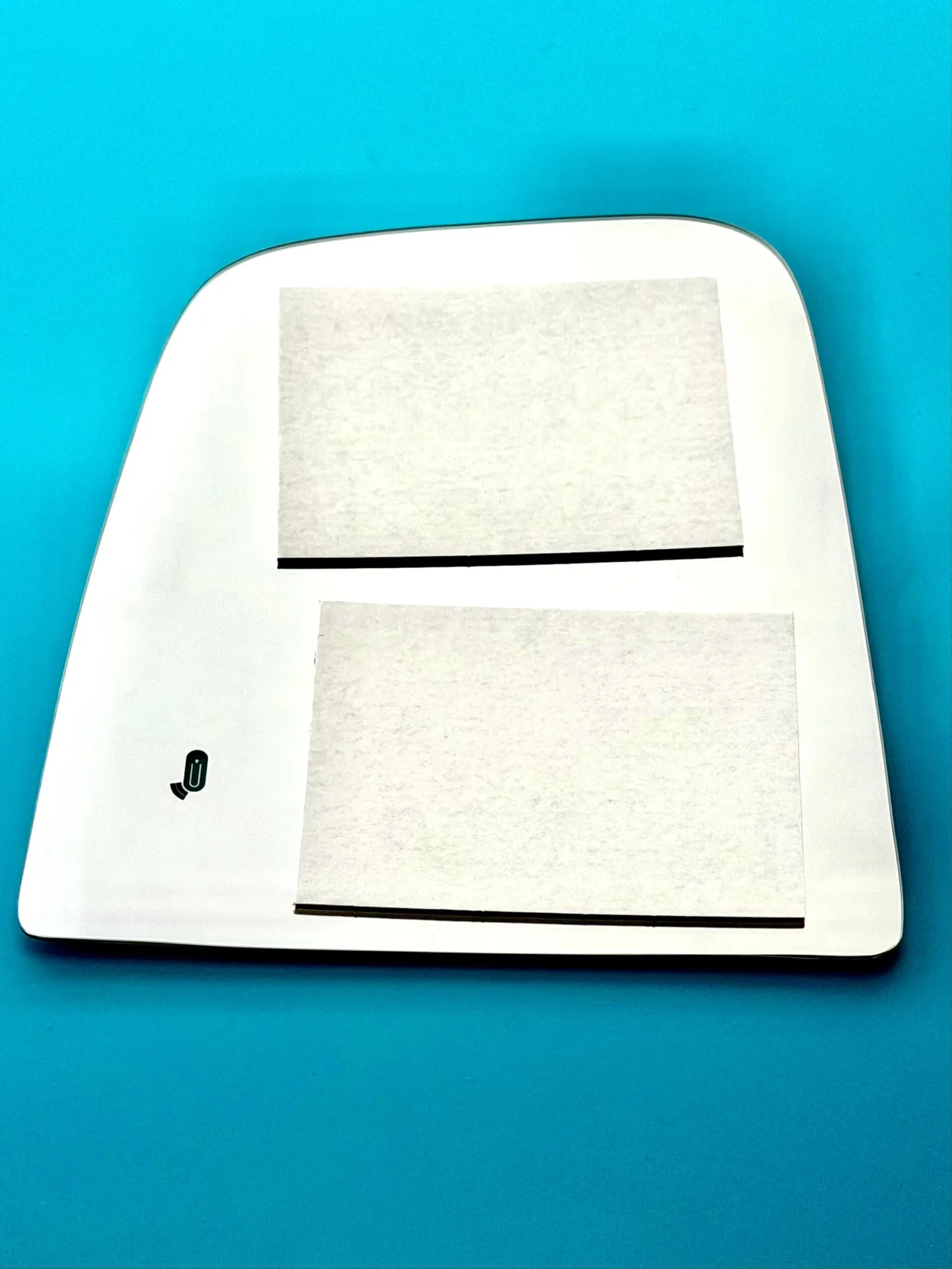 Maxus Deliver 9 Right Stick-on Mirror Glass (2020 onwards) — photograph 2
