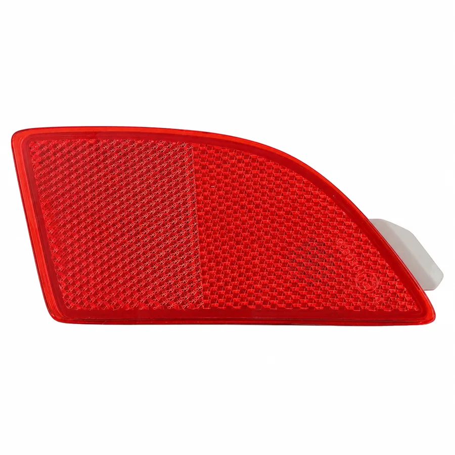 Mazda 3 Right Rear Reflector (2009–2017) — photograph 2