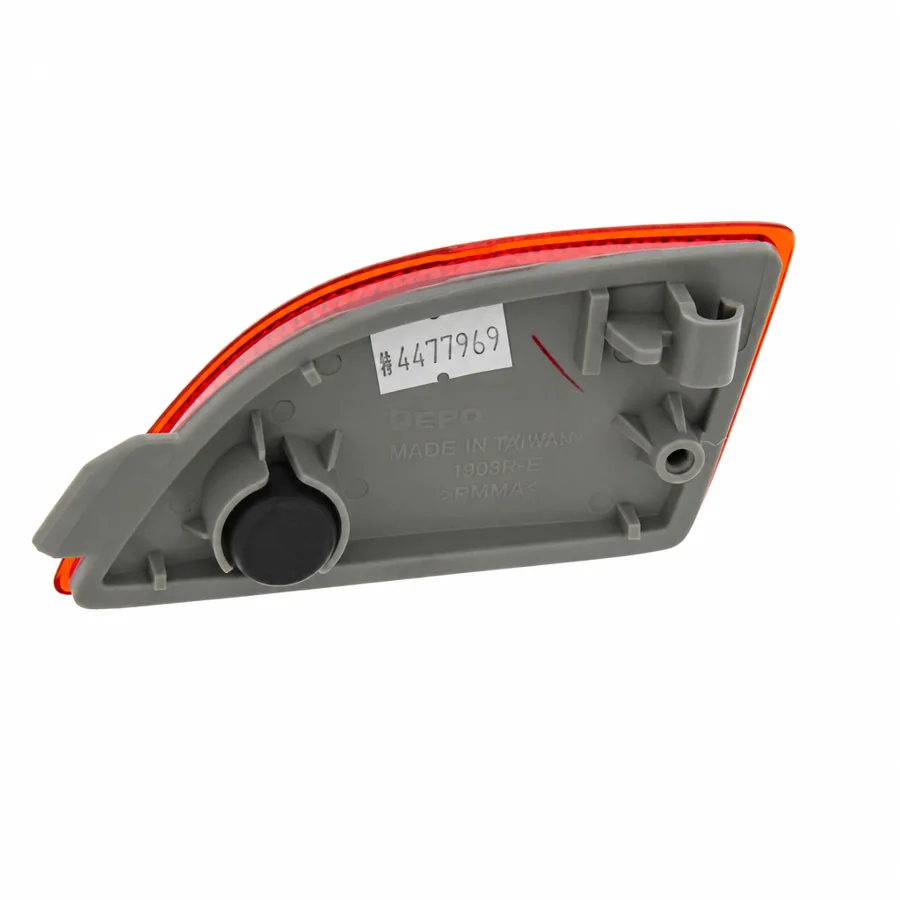 Mazda 3 Right Rear Reflector (2009–2017) — photograph 3
