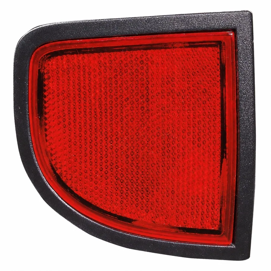 Mitsubishi L200 Left Rear Reflector (2006–2016) — photograph 2