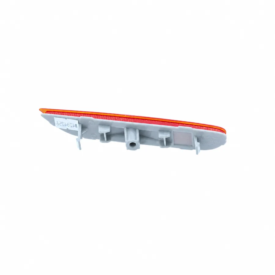 Nissan X-Trail Left Rear Reflector (2014–2017) — photograph 2