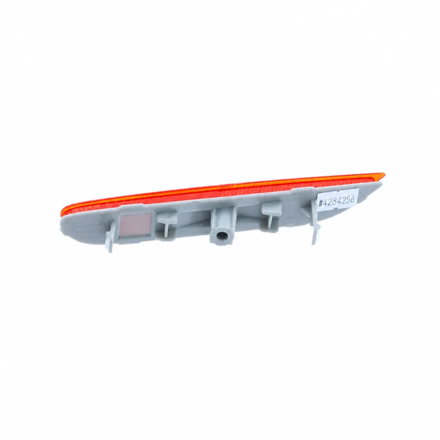 Nissan X-Trail Right Rear Reflector (2014–2017) — photograph 2