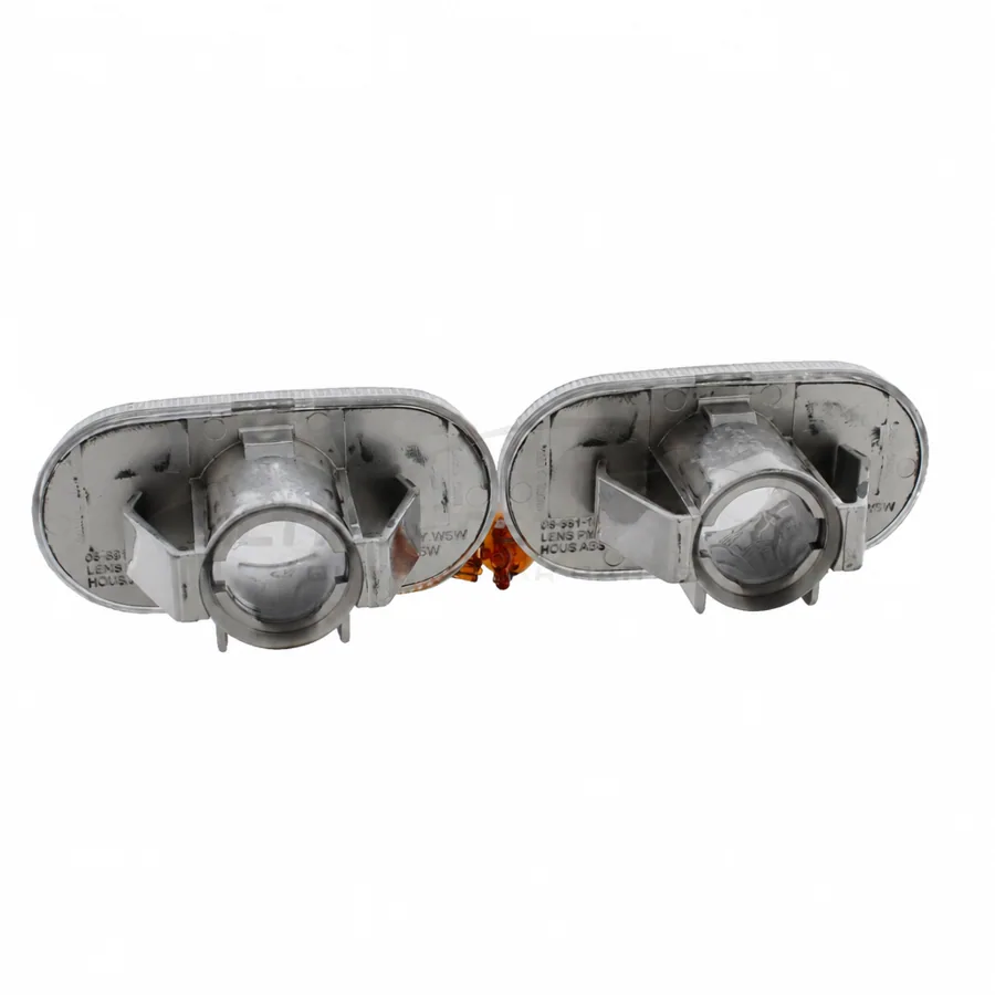 Renault Clio Left and Right Side Repeater (1991–2001) — photograph 2
