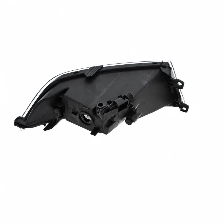 Skoda Fabia Left Non-LED Front Fog Light (2014–2018) — photograph 2