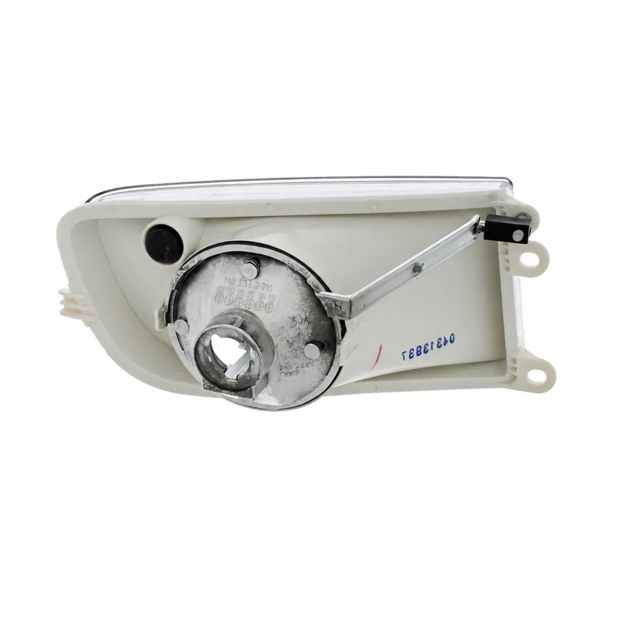 Skoda Octavia Left Non-LED Front Fog Light (2004–2013) — photograph 3