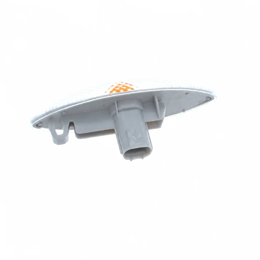 Toyota Yaris Right Side Repeater (1999–2006) — photograph 2
