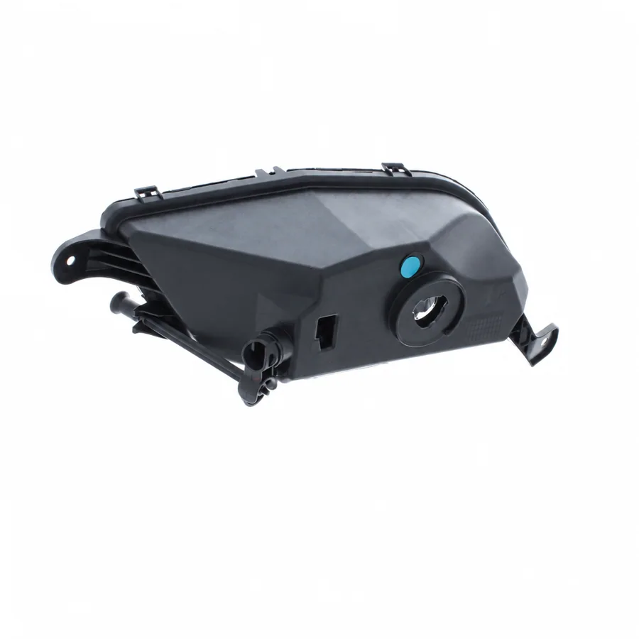 Vauxhall Astra Right Non-LED Front Fog Light (2015–2019) — photograph 2