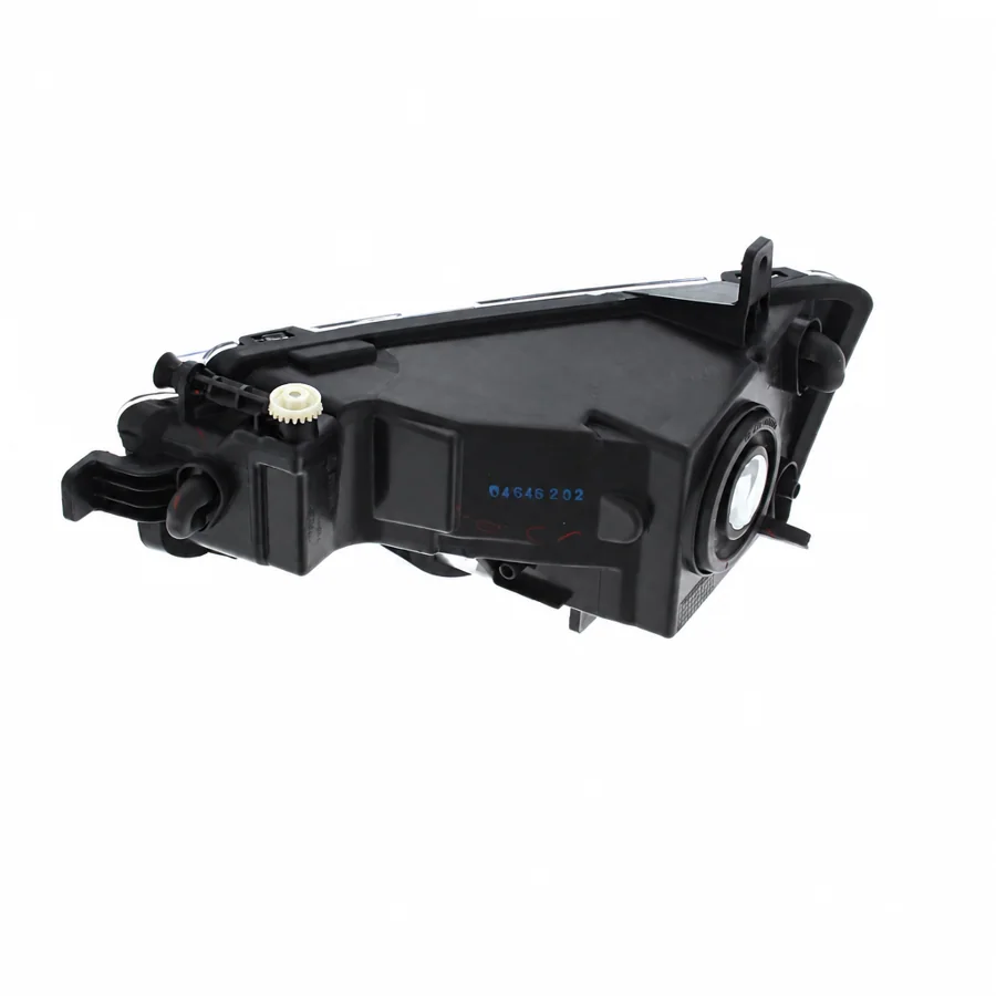 VW Golf SV Right Non-LED Front Fog Light (2014–2020) — photograph 2