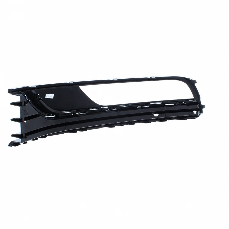 VW Passat Right Front Fog Light Surround (2010–2015) — photograph 2