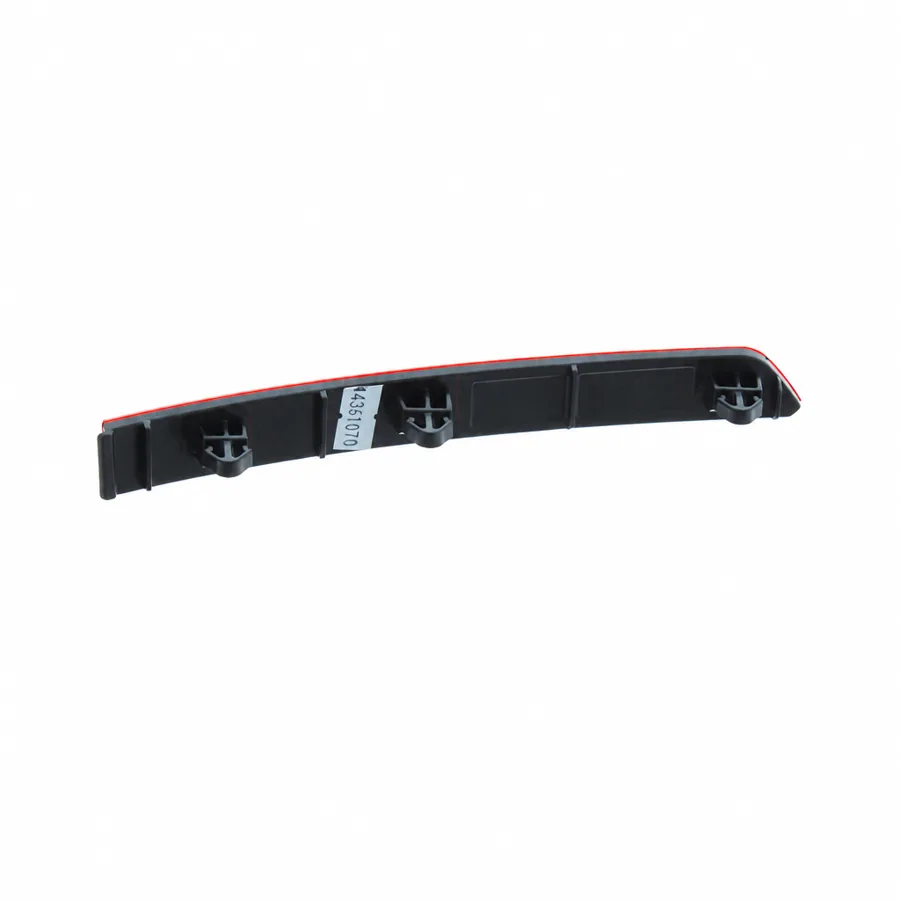 VW Tiguan Right Rear Reflector (2016–2022) — photograph 2