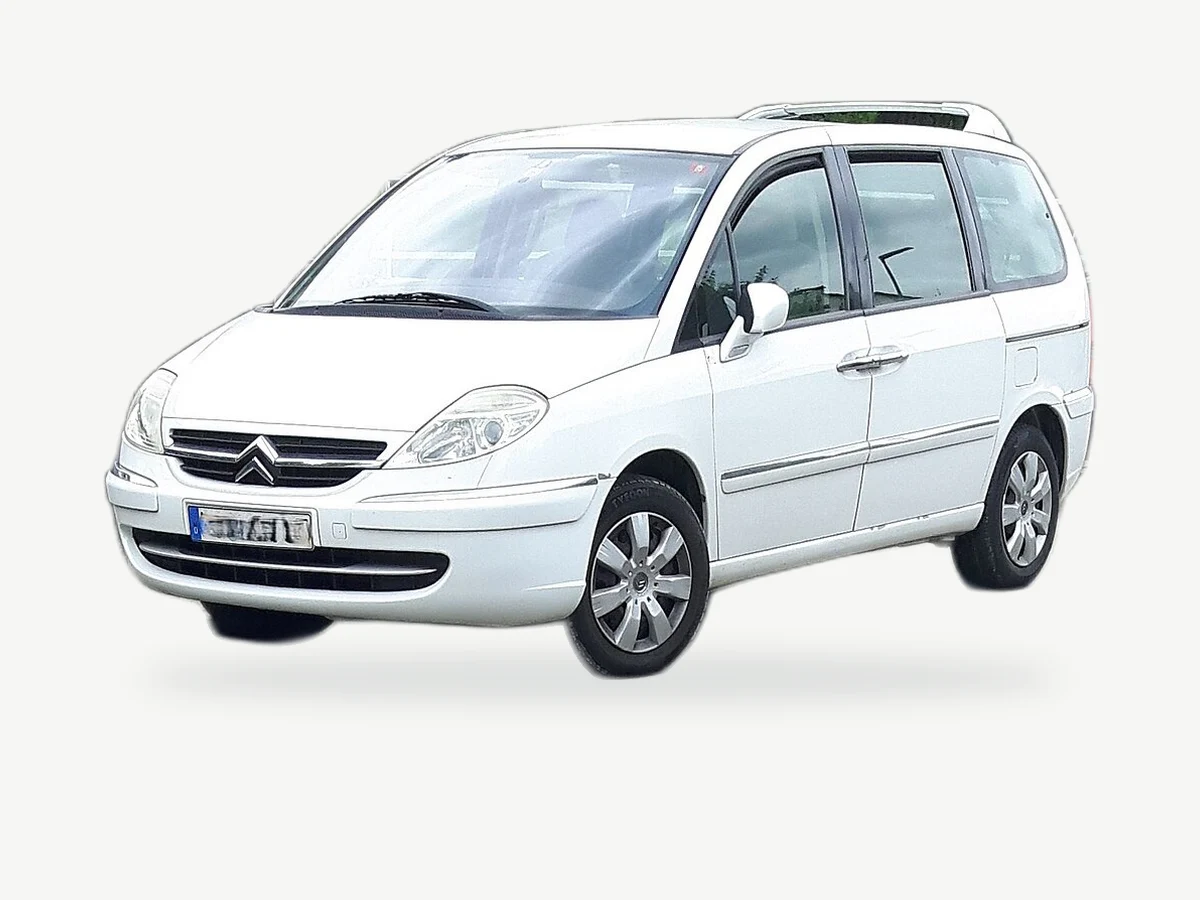 Representative Citroen C8 model range vehicle; trim and year may vary
