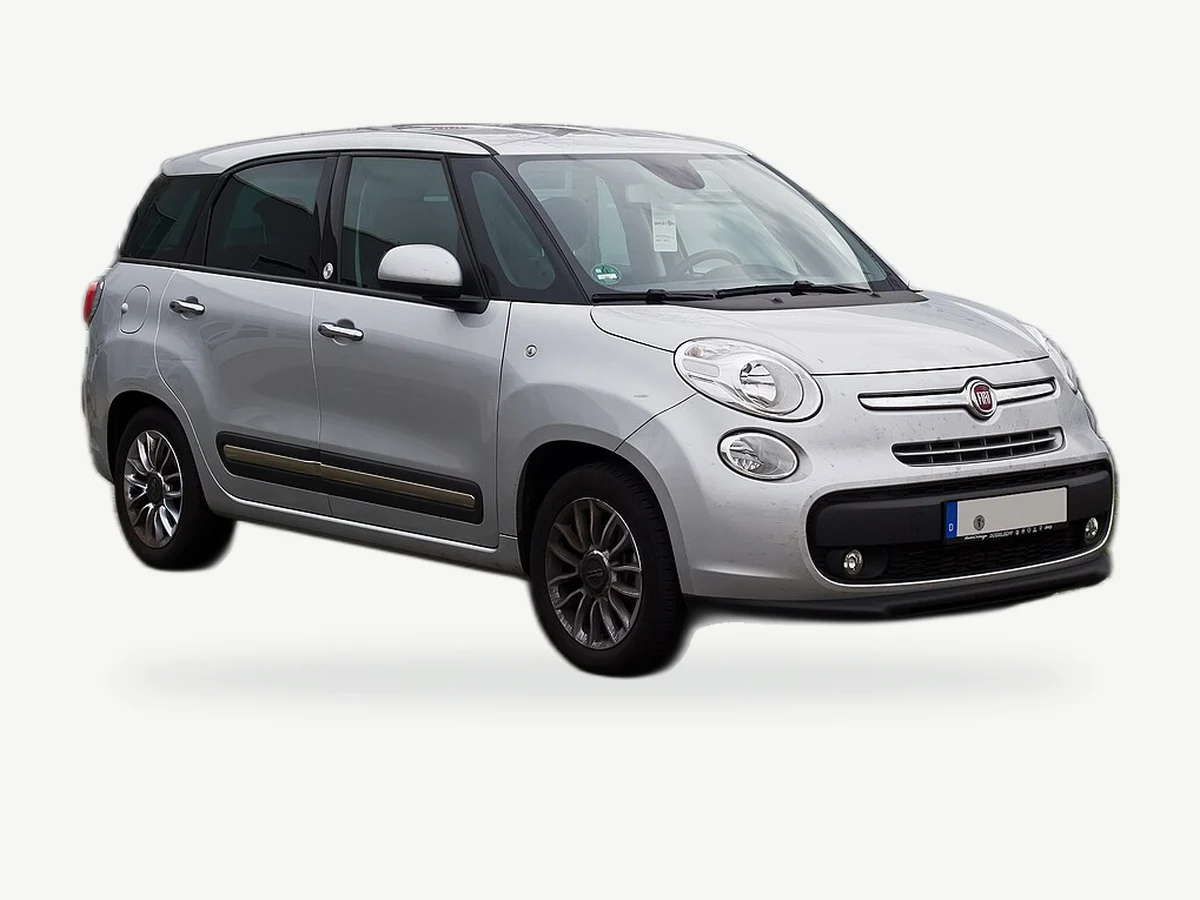 Representative Fiat 500L model range vehicle; trim and year may vary